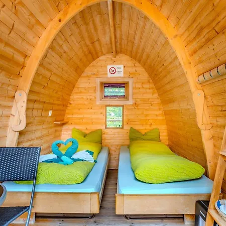 Дом отдыха Romantic Pod With Shared Bathroom Near Gstaad Цвайзиммен