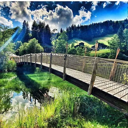Дом отдыха Romantic Pod With Shared Bathroom Near Gstaad *